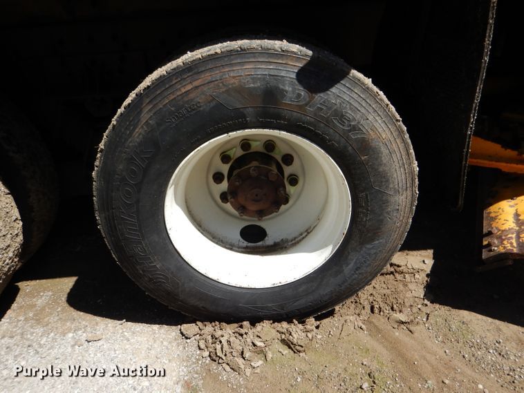 image for item DM1379 2004 International WorkStar 7500  dump truck