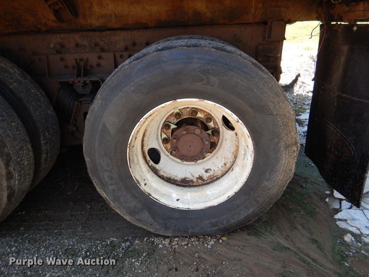 image for item DM1379 2004 International WorkStar 7500  dump truck