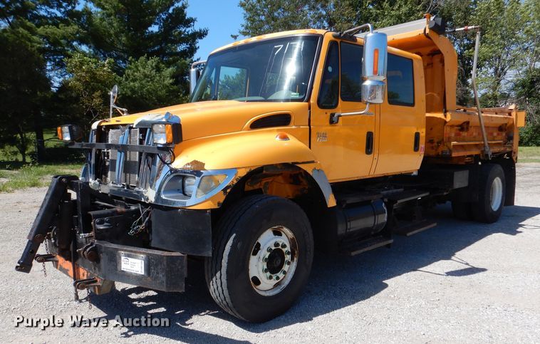 image for item DM1380 2004 International WorkStar 7400  Crew Cab dump truck