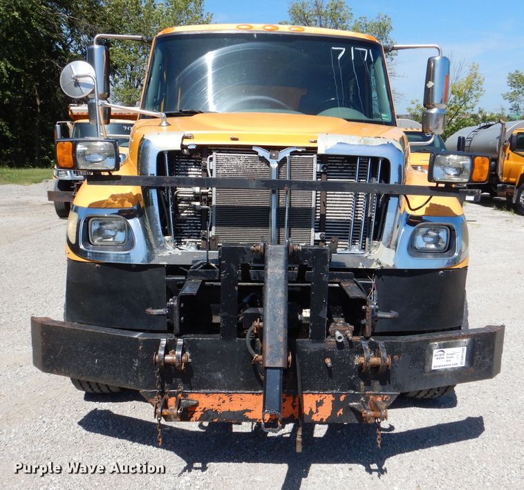 image for item DM1380 2004 International WorkStar 7400  Crew Cab dump truck