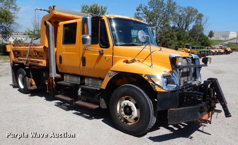 image for item DM1380 2004 International WorkStar 7400  Crew Cab dump truck