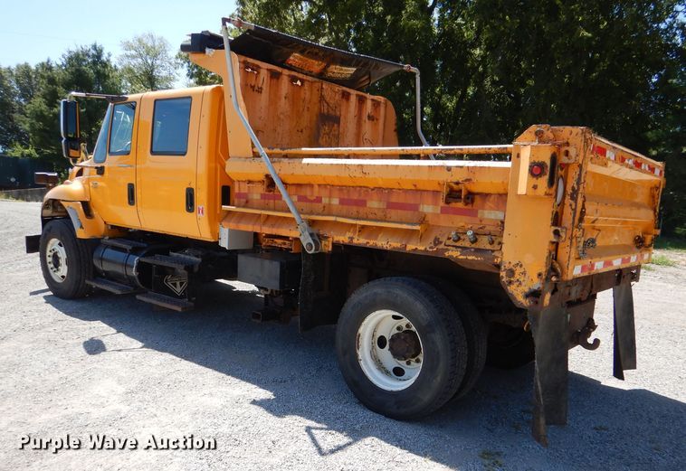 image for item DM1380 2004 International WorkStar 7400  Crew Cab dump truck