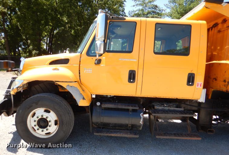 image for item DM1380 2004 International WorkStar 7400  Crew Cab dump truck