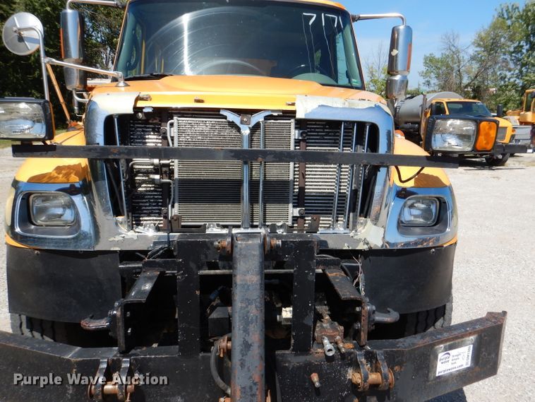 image for item DM1380 2004 International WorkStar 7400  Crew Cab dump truck