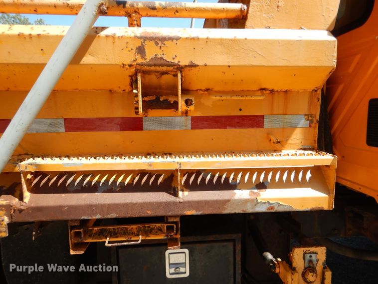 image for item DM1380 2004 International WorkStar 7400  Crew Cab dump truck