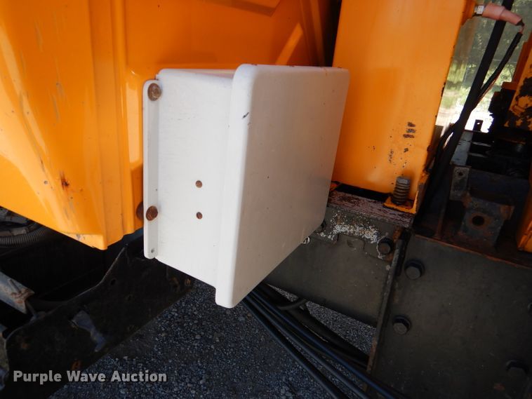 image for item DM1380 2004 International WorkStar 7400  Crew Cab dump truck