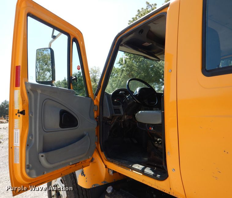 image for item DM1380 2004 International WorkStar 7400  Crew Cab dump truck