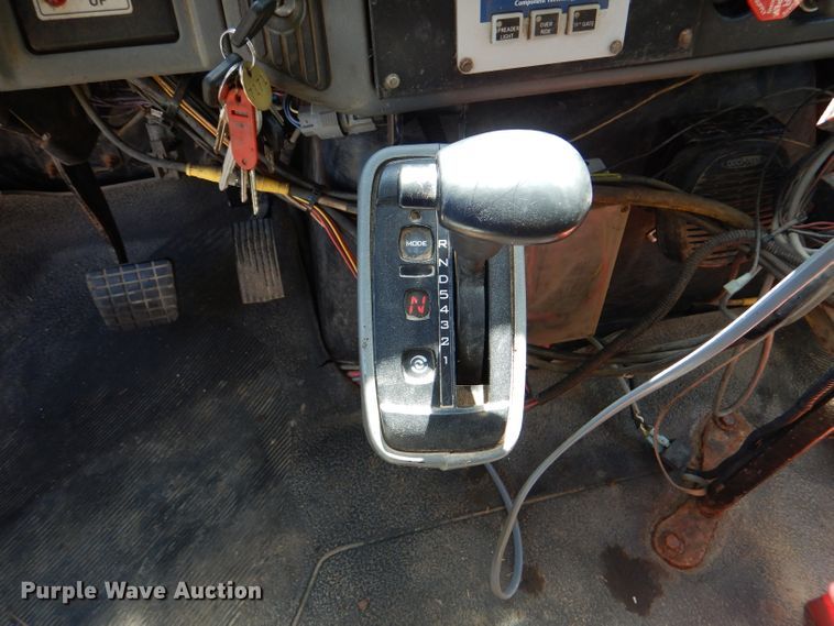 image for item DM1380 2004 International WorkStar 7400  Crew Cab dump truck