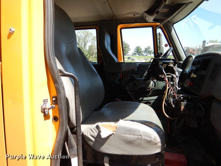 image for item DM1380 2004 International WorkStar 7400  Crew Cab dump truck