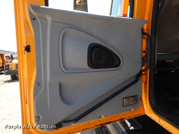 image for item DM1380 2004 International WorkStar 7400  Crew Cab dump truck