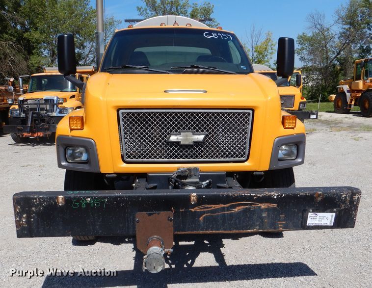 image for item DM1381 2004 Chevrolet C7500  oil distributor truck