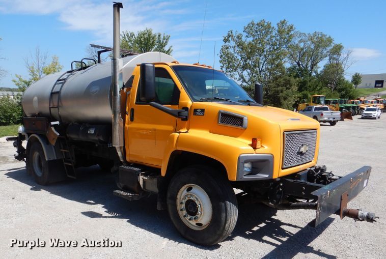 image for item DM1381 2004 Chevrolet C7500  oil distributor truck