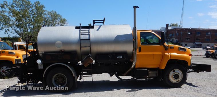 image for item DM1381 2004 Chevrolet C7500  oil distributor truck