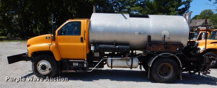 image for item DM1381 2004 Chevrolet C7500  oil distributor truck