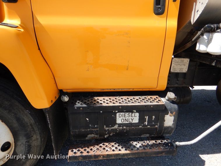 image for item DM1381 2004 Chevrolet C7500  oil distributor truck