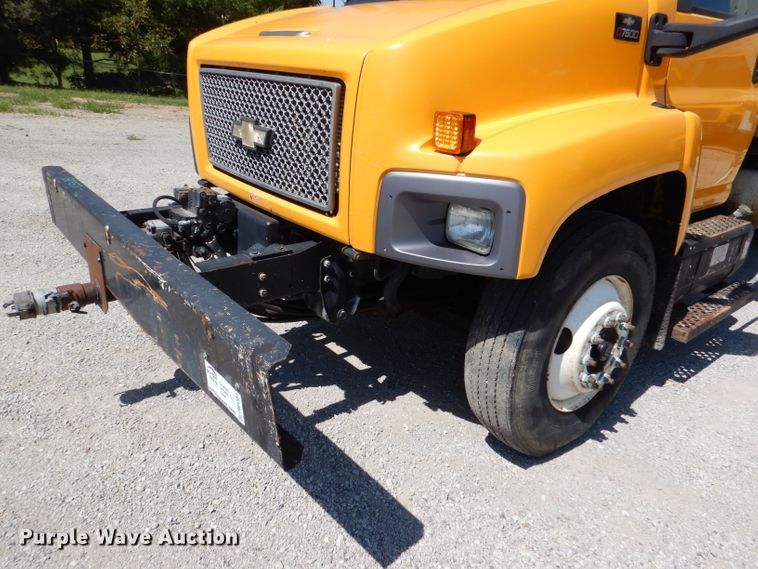 image for item DM1381 2004 Chevrolet C7500  oil distributor truck