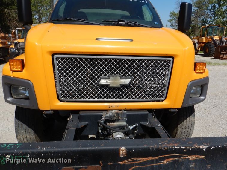 image for item DM1381 2004 Chevrolet C7500  oil distributor truck