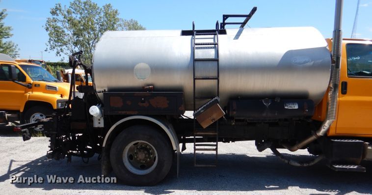 image for item DM1381 2004 Chevrolet C7500  oil distributor truck