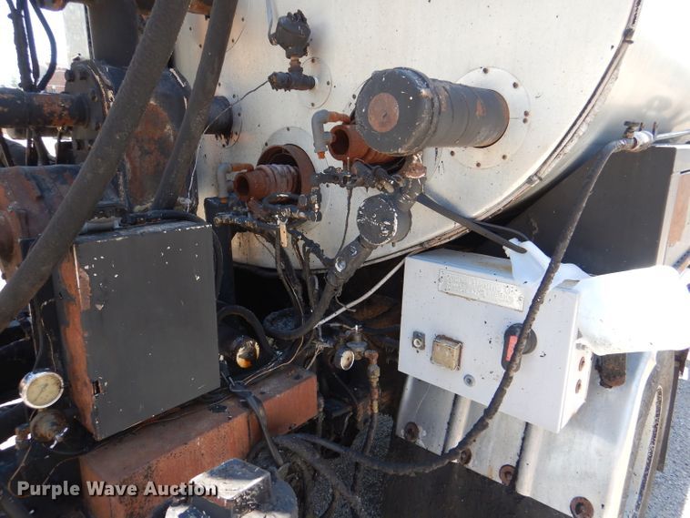 image for item DM1381 2004 Chevrolet C7500  oil distributor truck