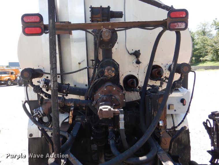 image for item DM1381 2004 Chevrolet C7500  oil distributor truck