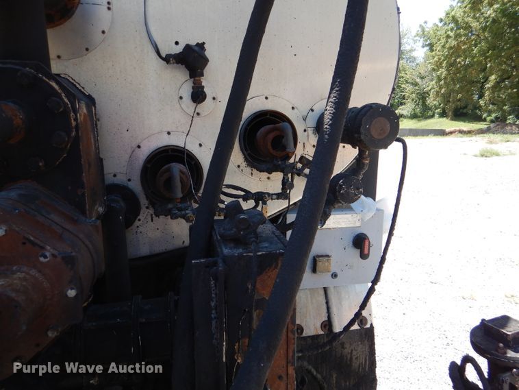 image for item DM1381 2004 Chevrolet C7500  oil distributor truck