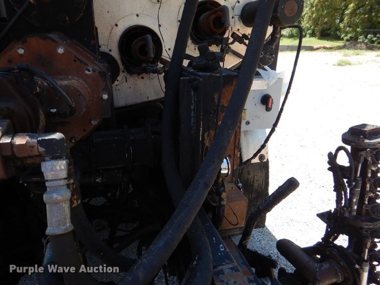 image for item DM1381 2004 Chevrolet C7500  oil distributor truck