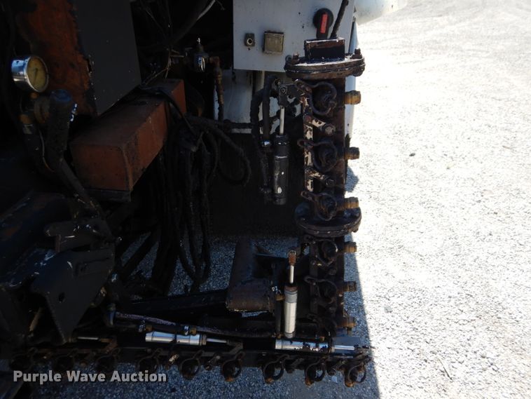 image for item DM1381 2004 Chevrolet C7500  oil distributor truck