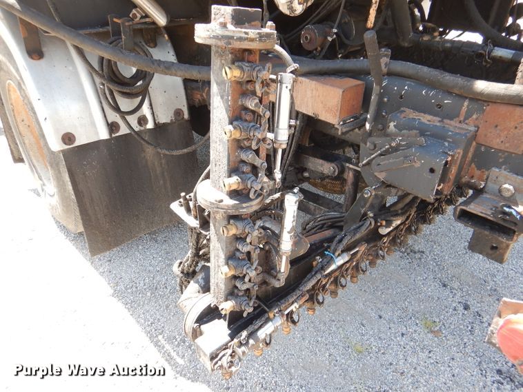 image for item DM1381 2004 Chevrolet C7500  oil distributor truck