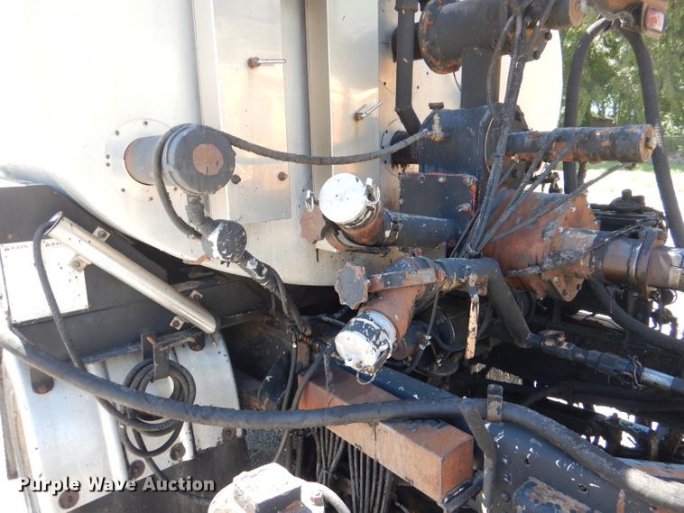 image for item DM1381 2004 Chevrolet C7500  oil distributor truck