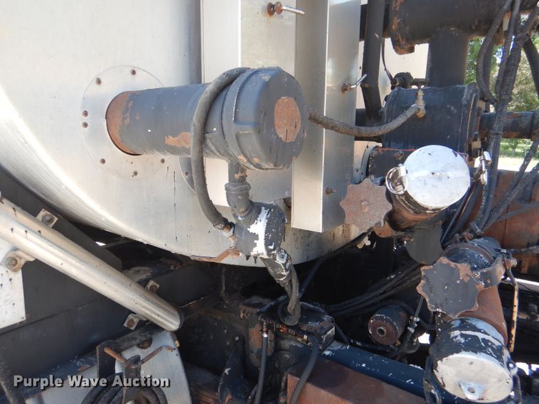 image for item DM1381 2004 Chevrolet C7500  oil distributor truck