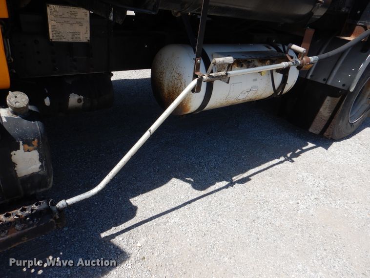 image for item DM1381 2004 Chevrolet C7500  oil distributor truck