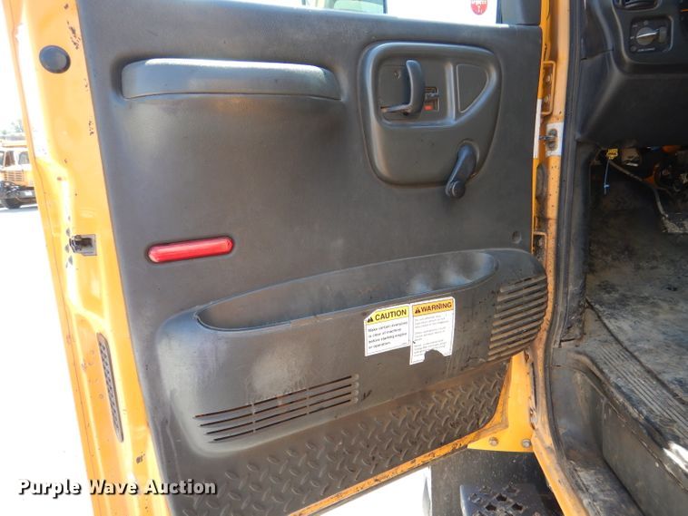 image for item DM1381 2004 Chevrolet C7500  oil distributor truck