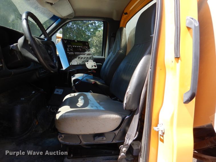 image for item DM1381 2004 Chevrolet C7500  oil distributor truck