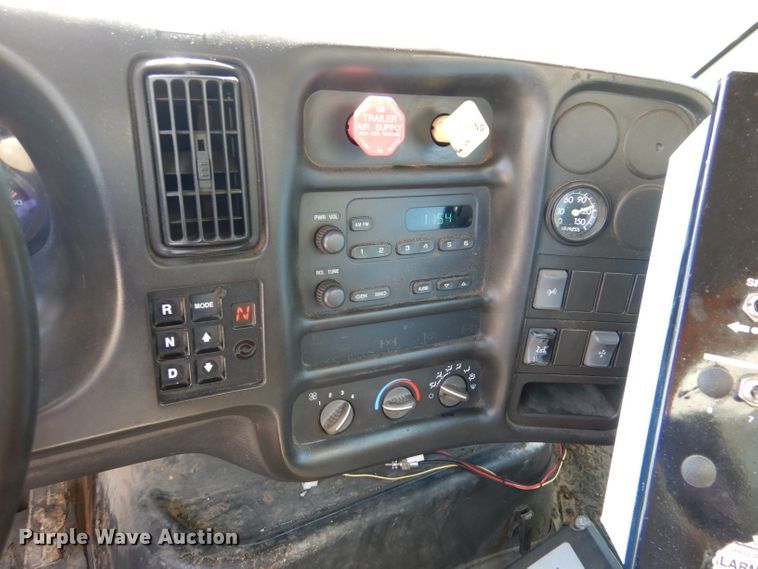 image for item DM1381 2004 Chevrolet C7500  oil distributor truck