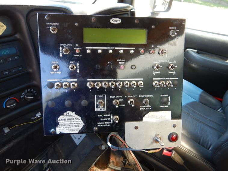 image for item DM1381 2004 Chevrolet C7500  oil distributor truck