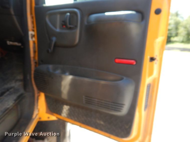 image for item DM1381 2004 Chevrolet C7500  oil distributor truck