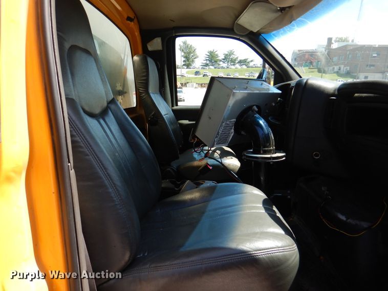 image for item DM1381 2004 Chevrolet C7500  oil distributor truck