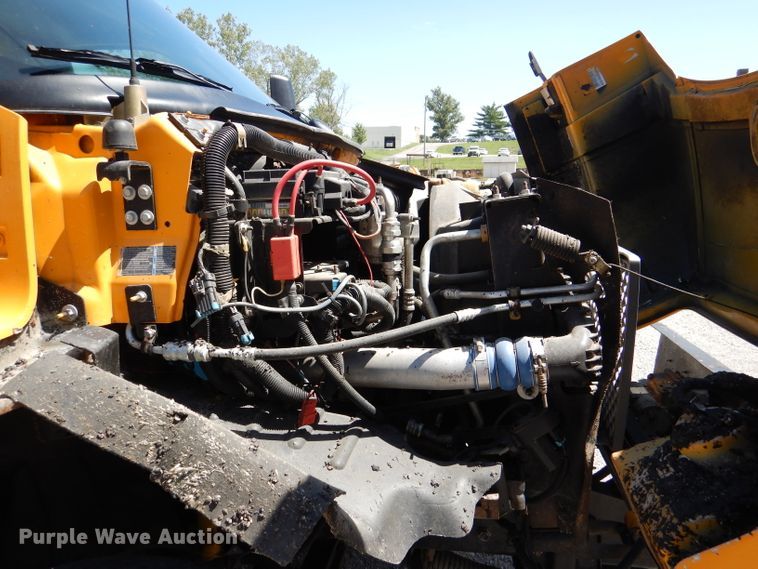 image for item DM1381 2004 Chevrolet C7500  oil distributor truck