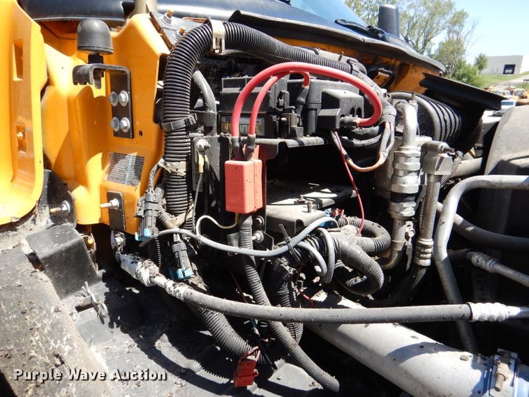 image for item DM1381 2004 Chevrolet C7500  oil distributor truck