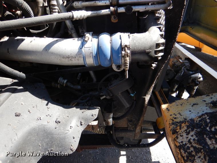 image for item DM1381 2004 Chevrolet C7500  oil distributor truck