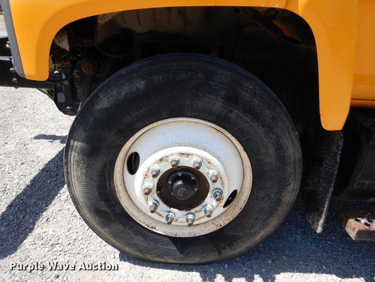 image for item DM1381 2004 Chevrolet C7500  oil distributor truck