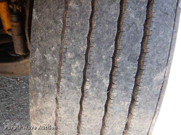 image for item DM1381 2004 Chevrolet C7500  oil distributor truck