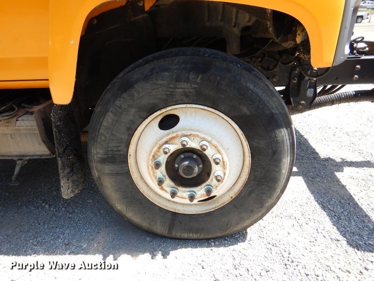 image for item DM1381 2004 Chevrolet C7500  oil distributor truck