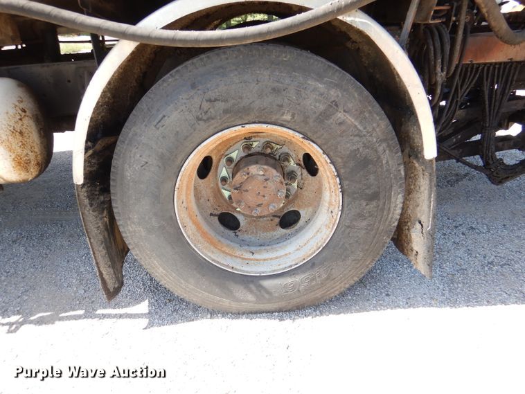 image for item DM1381 2004 Chevrolet C7500  oil distributor truck