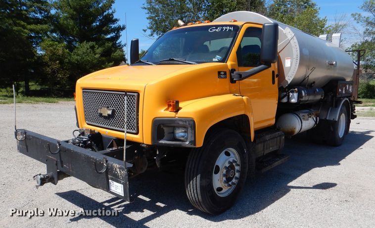 image for item DM1382 2004 Chevrolet C7500  oil distributor truck