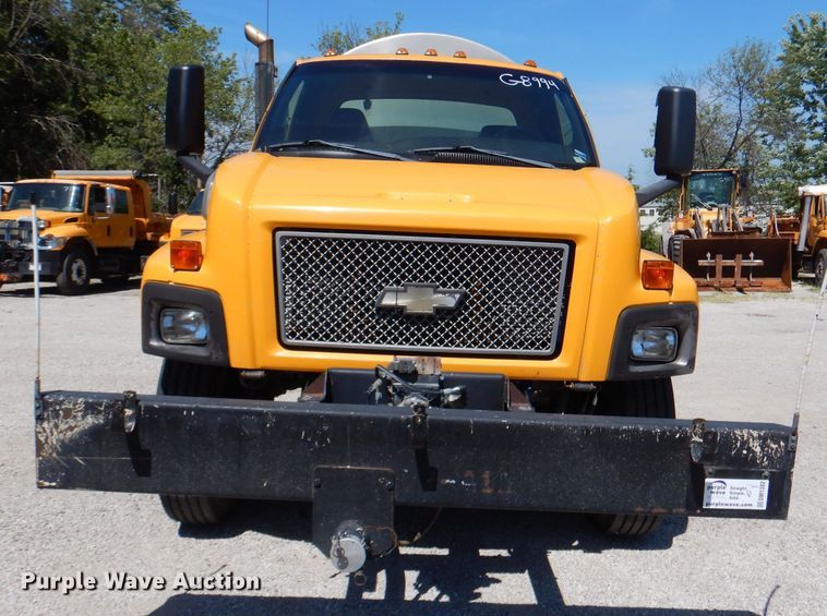 image for item DM1382 2004 Chevrolet C7500  oil distributor truck