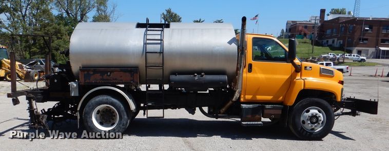 image for item DM1382 2004 Chevrolet C7500  oil distributor truck