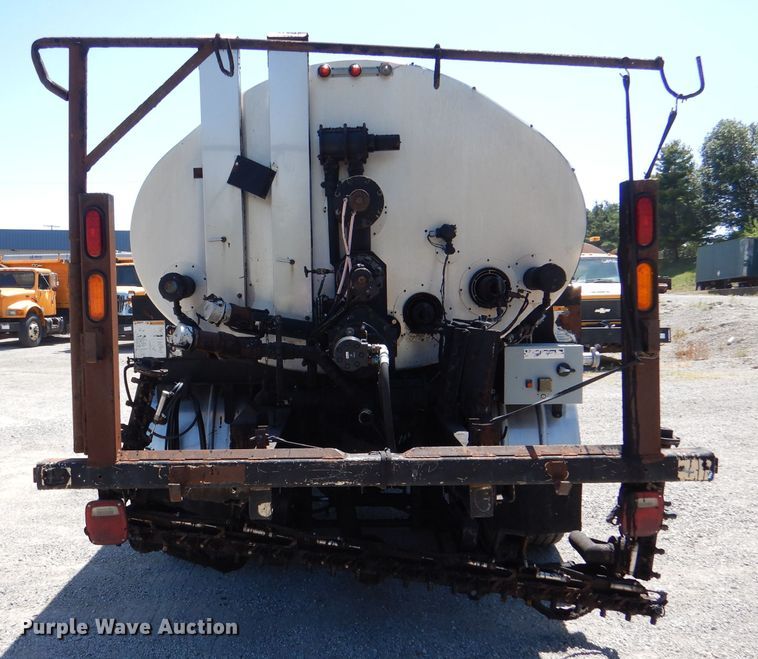 image for item DM1382 2004 Chevrolet C7500  oil distributor truck