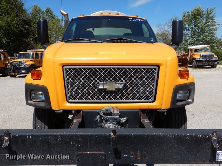 image for item DM1382 2004 Chevrolet C7500  oil distributor truck