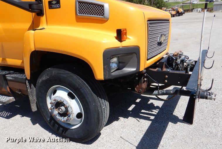 image for item DM1382 2004 Chevrolet C7500  oil distributor truck